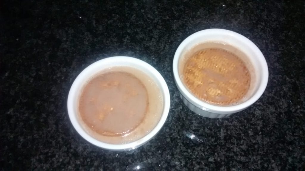 Panna cotta de cacao con galletas