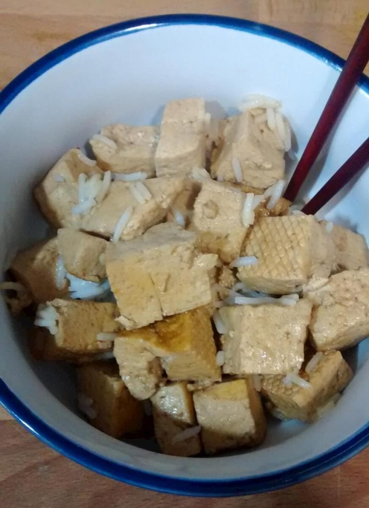 Arroz con tofu picante