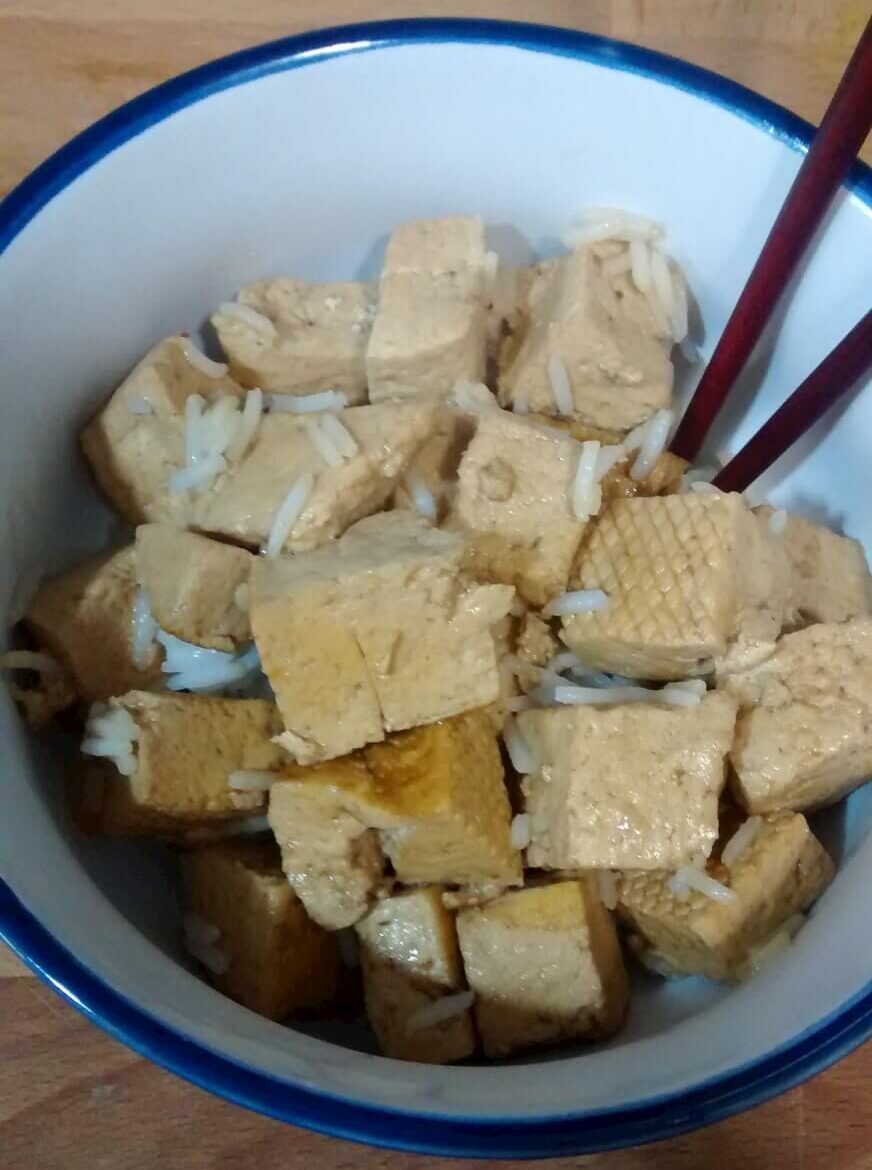 Arroz con tofu picante