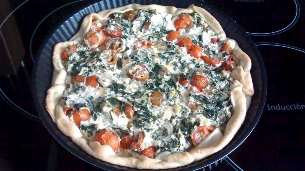 Hojaldre con tomatitos cherry y espinacas