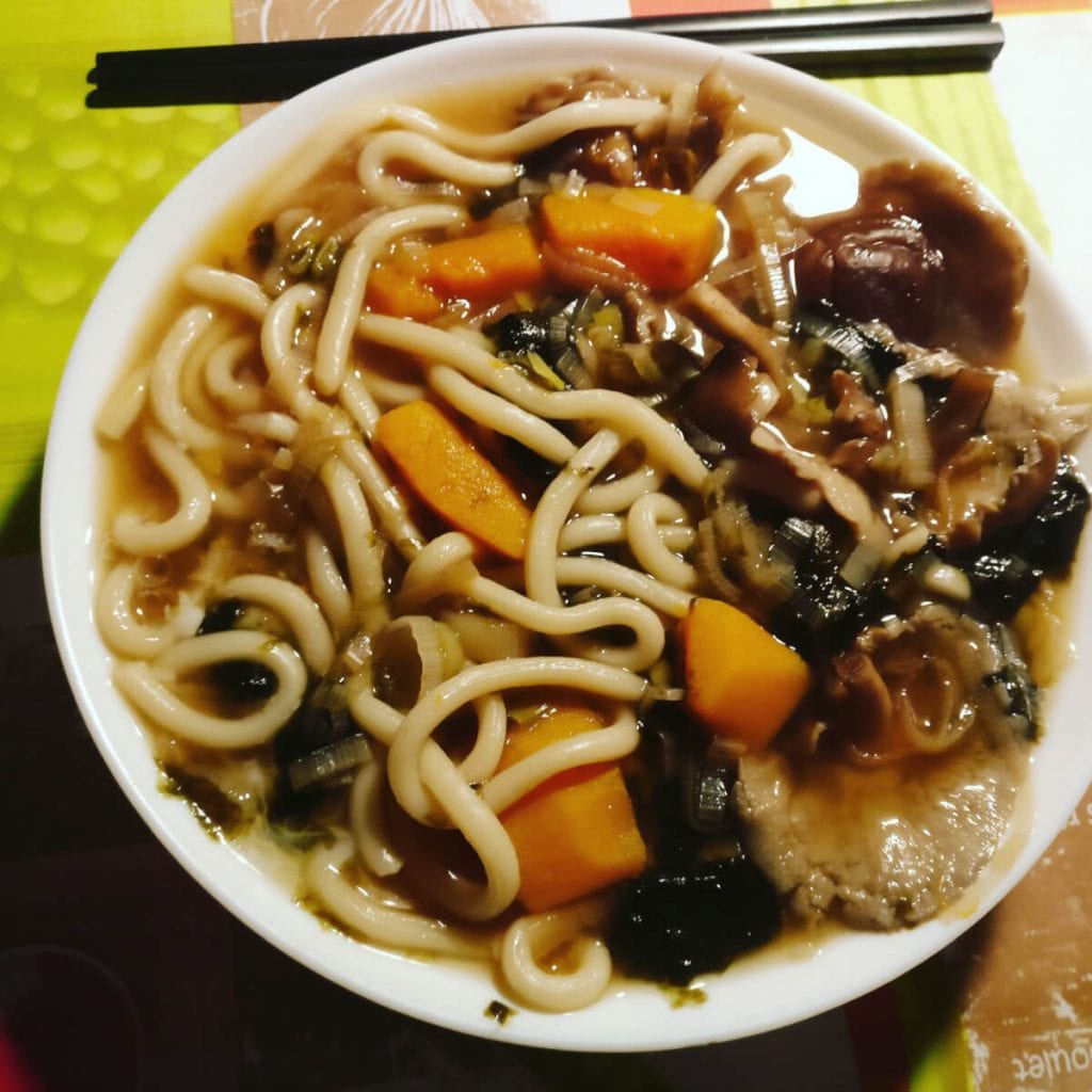 Sopa de setas shitake y udon