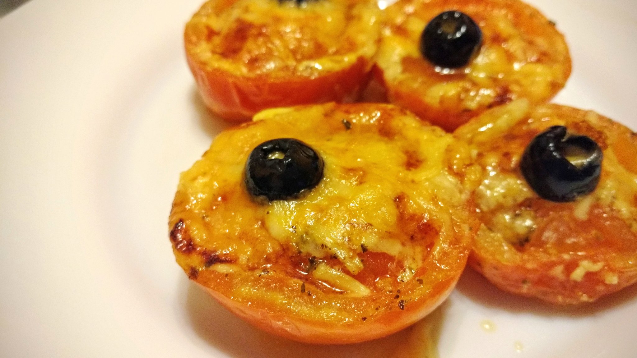 Tomates asados con queso y hierbas Desvania