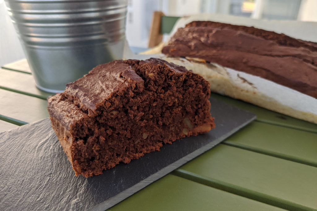 Bizcocho de avena con plátano y chocolate
