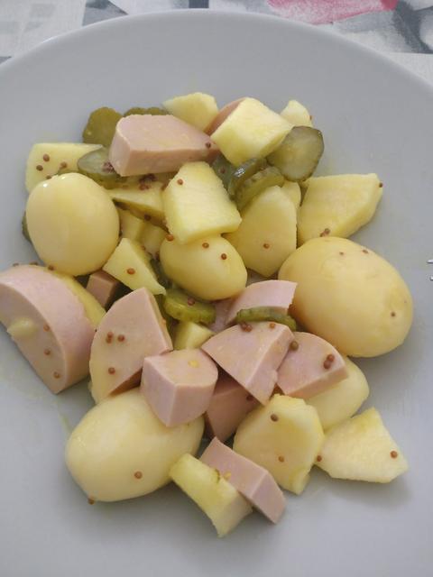 Ensalada de patata alemana con manzana