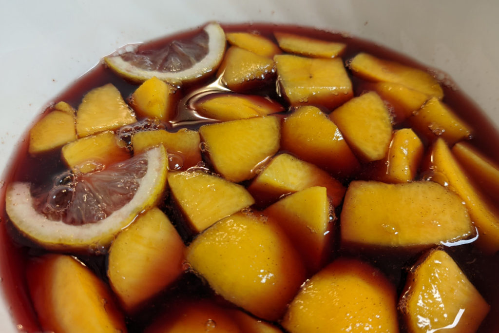 «Sangría» de melocotón con mosto