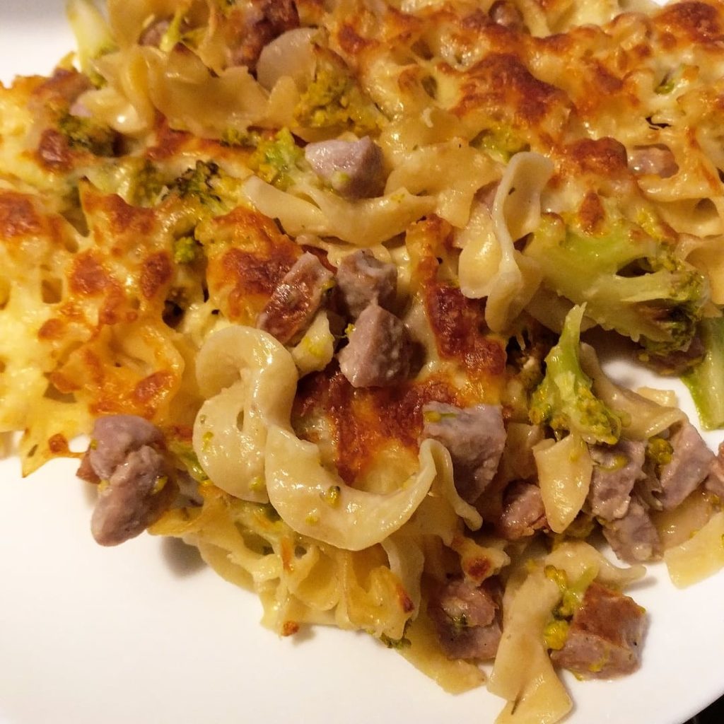 Pasta con brócoli y butifarra