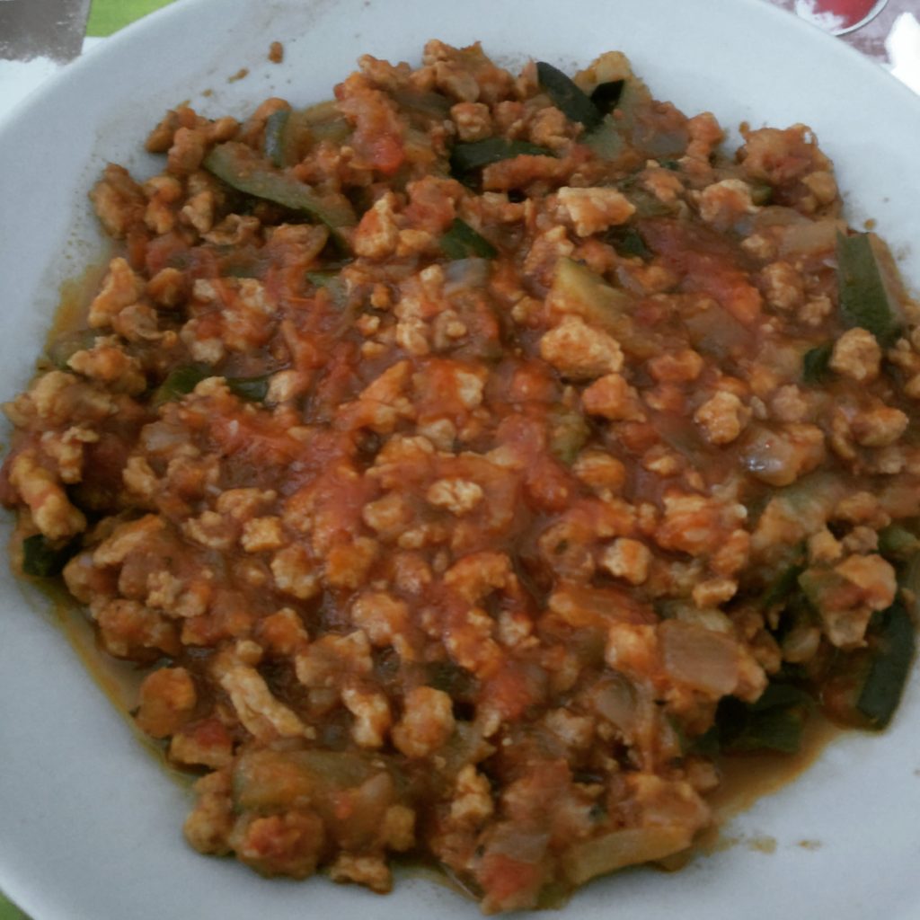 Tallarines de calabacín con soja texturizada