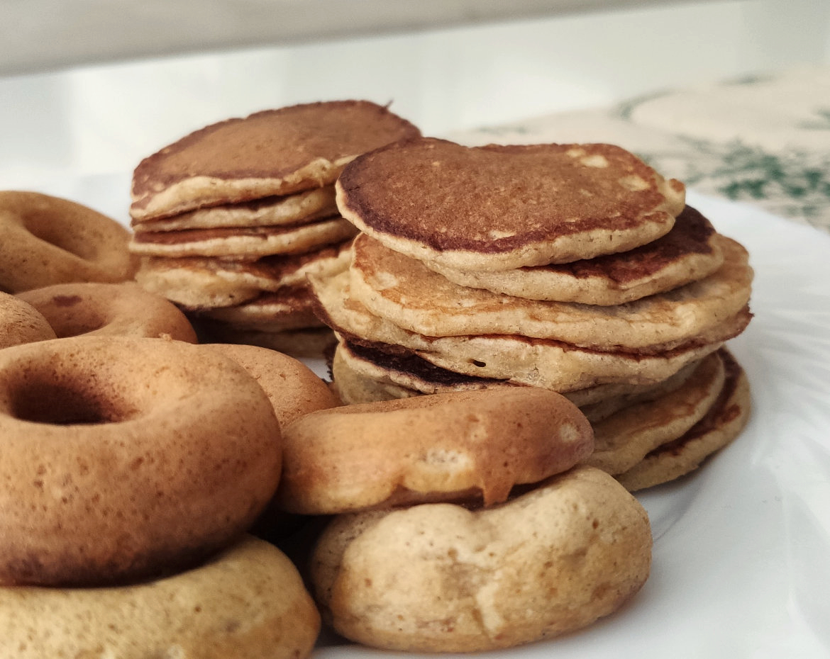 Pancakes esponjosos de trigo y centeno